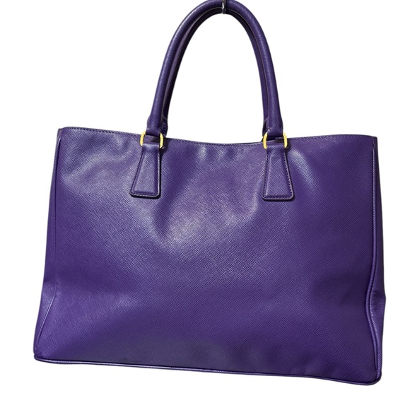 š„EUC Prada Saffiano Lux Leather Purple Tote
š„HOST PICKš„ - Picture 3 of 17